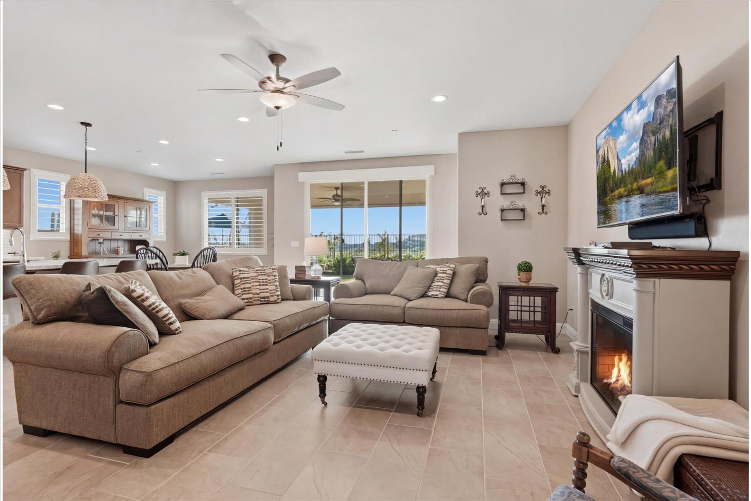 4314 Little Canyon Dr, Madera, CA 93636