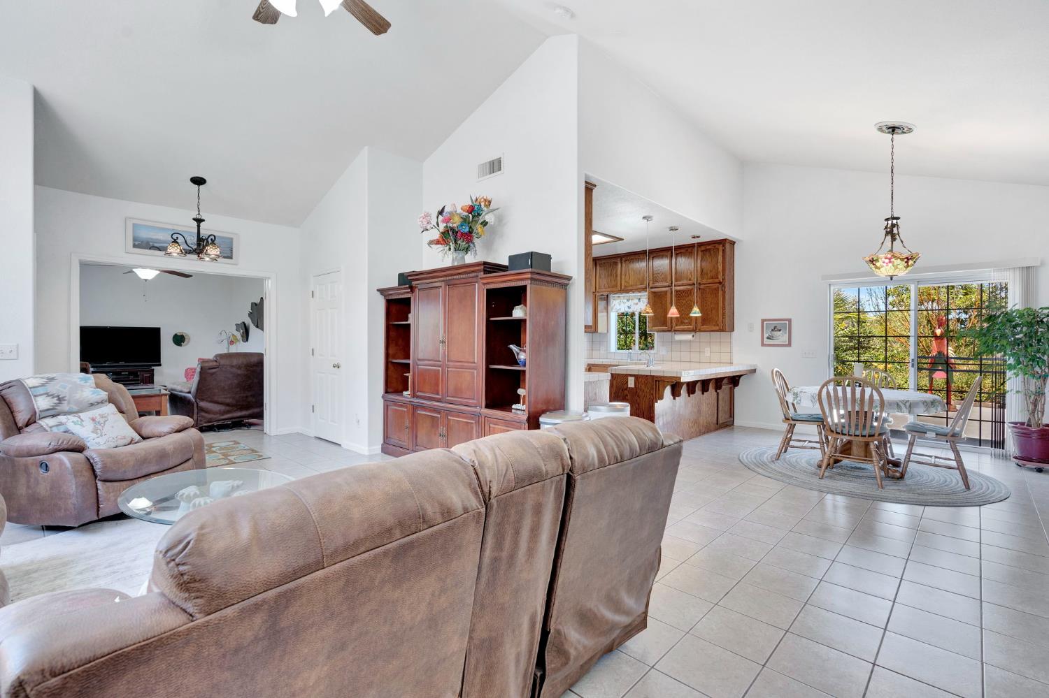 22250 stabulis Ct, Madera, CA 93638