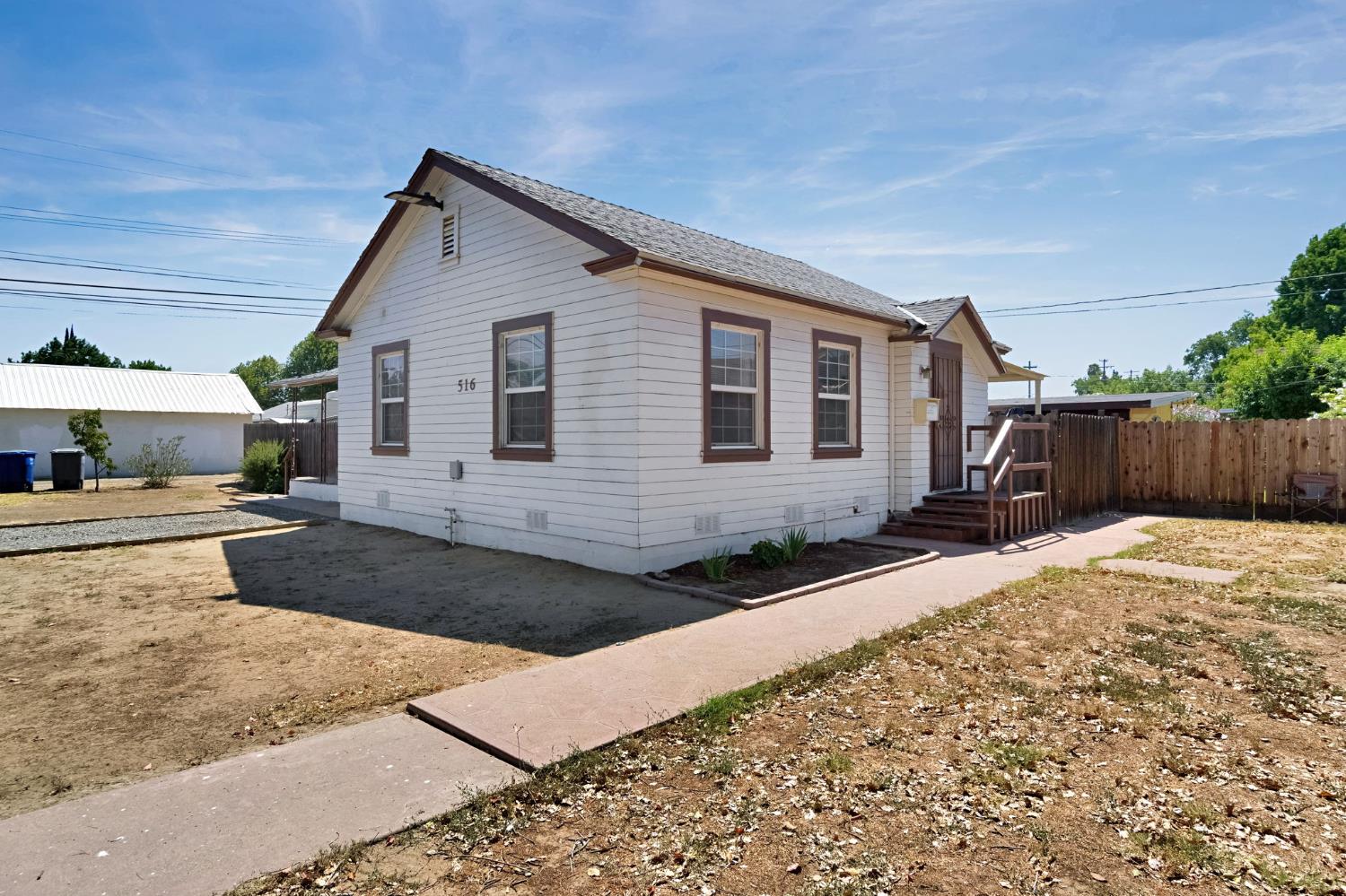 516 W 7Th St, Madera, CA 93637